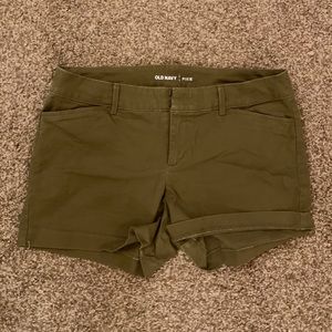 Old navy green shorts size 6